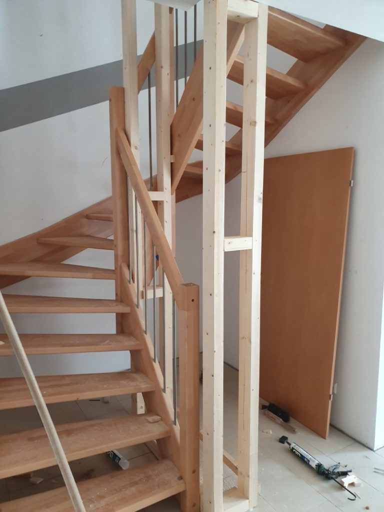 Holztreppe im Rohbau, Bauelemente Lehr